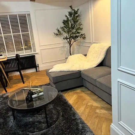 アパート Paradise Boutique Penthouse - Center - Steps To Ivy *