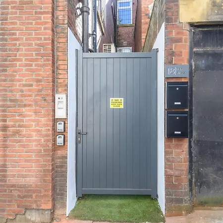 Paradise Boutique Penthouse - Center - Steps To Ivy Leeds (West Yorkshire)