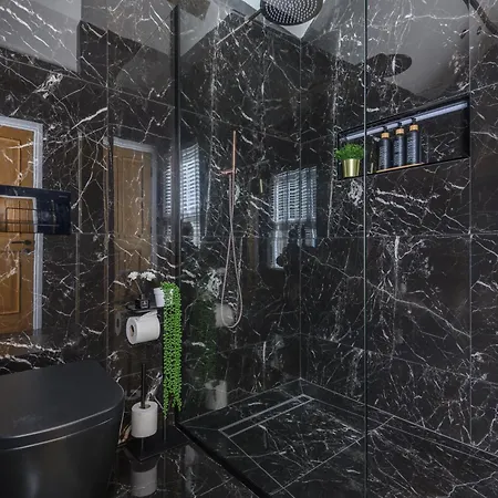 Paradise Boutique Penthouse - Center - Steps To Ivy Apartment *