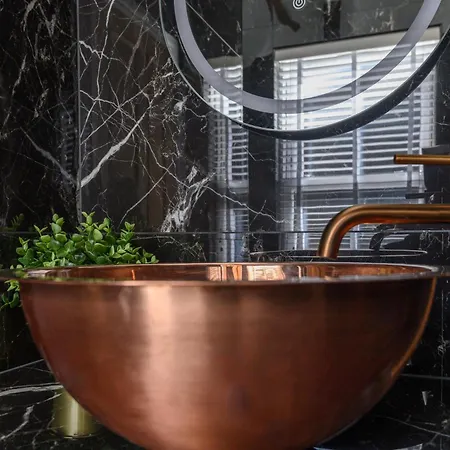 Paradise Boutique Penthouse - Center - Steps To Ivy Leeds (West Yorkshire)